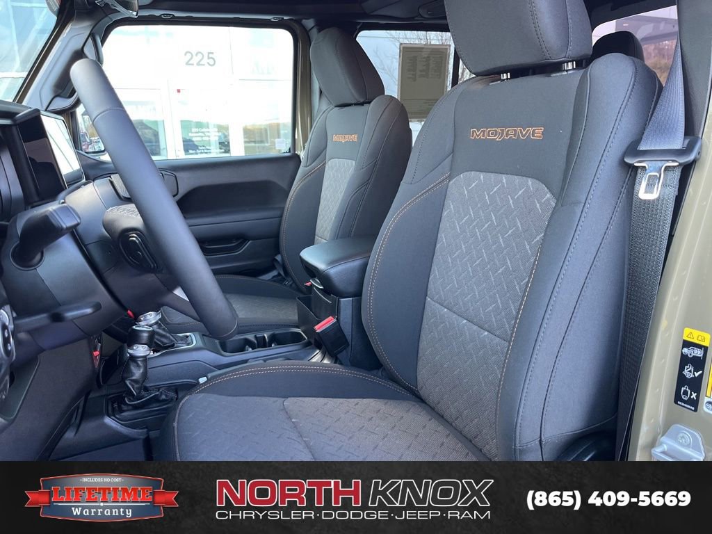 Used 2025 Jeep Gladiator Mojave w/ Convenience Group image 4