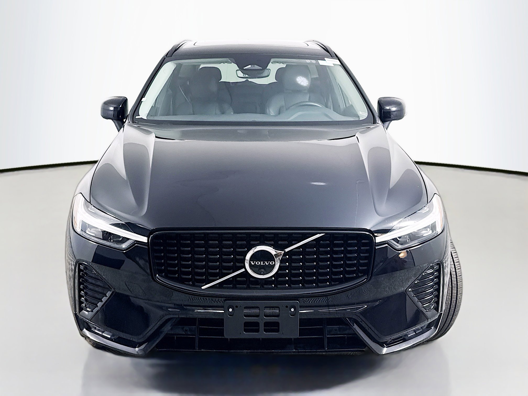 Used 2025 Volvo XC60 B5 Plus video 2