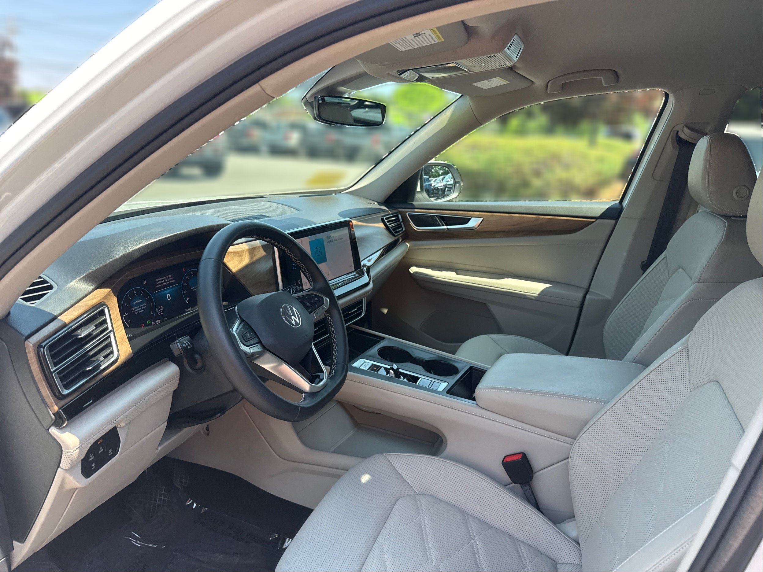 Used 2024 Volkswagen Atlas SE AWD/4WD image 11