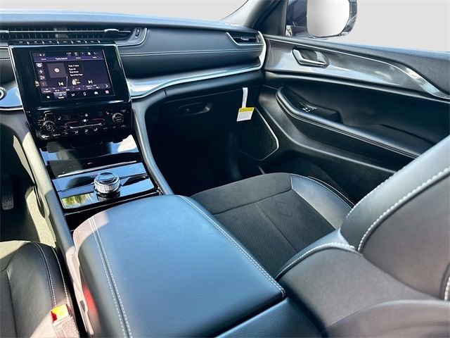 Used 2023 Jeep Grand Cherokee Altitude image 21