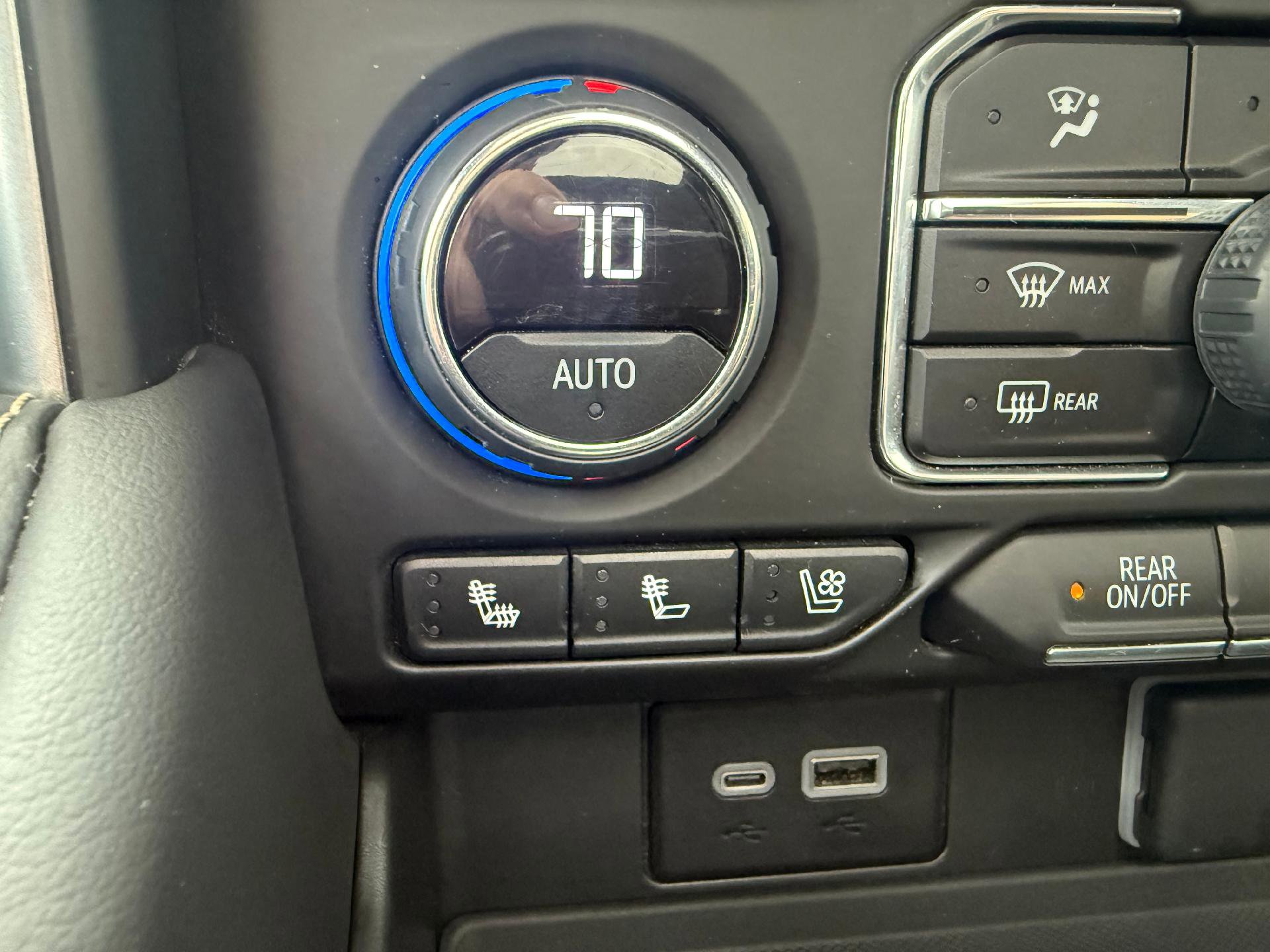 Used 2024 Chevrolet Tahoe Premier w/ Premium Package image 15