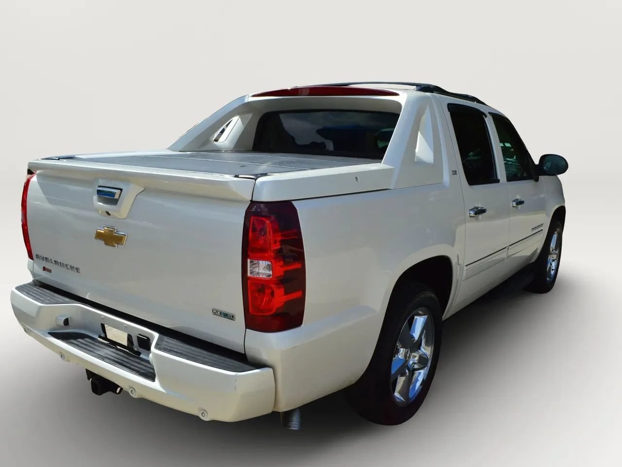 Used 2011 Chevrolet Avalanche LTZ AWD/4WD image 8