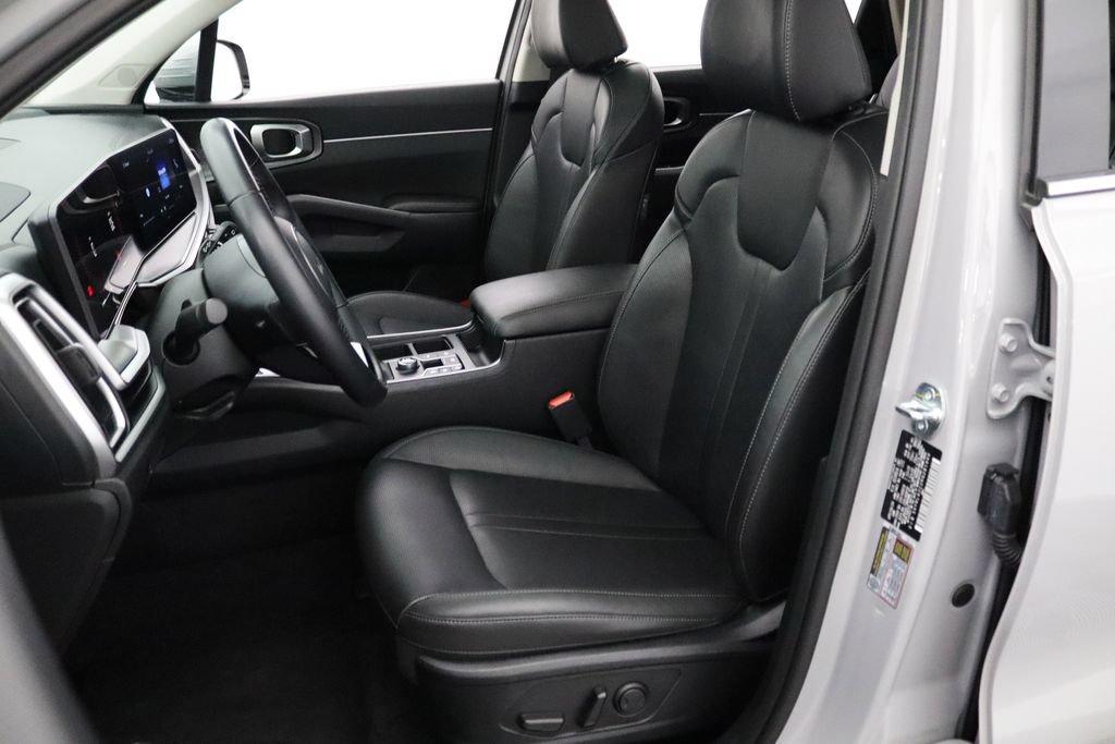 Used 2024 Kia Sorento S w/ Panoramic Sunroof Package FWD image 10