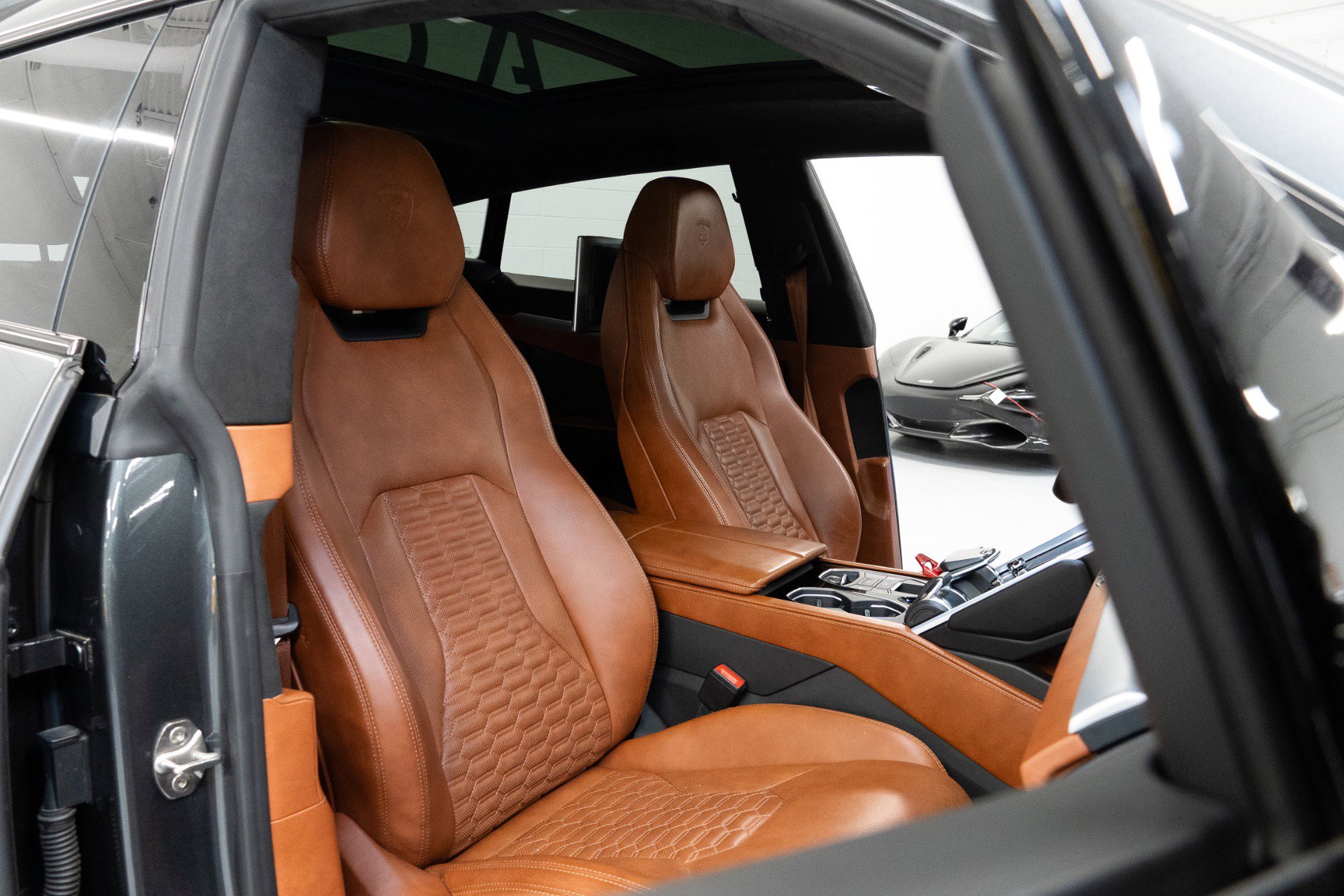 Used 2019 Lamborghini Urus image 25