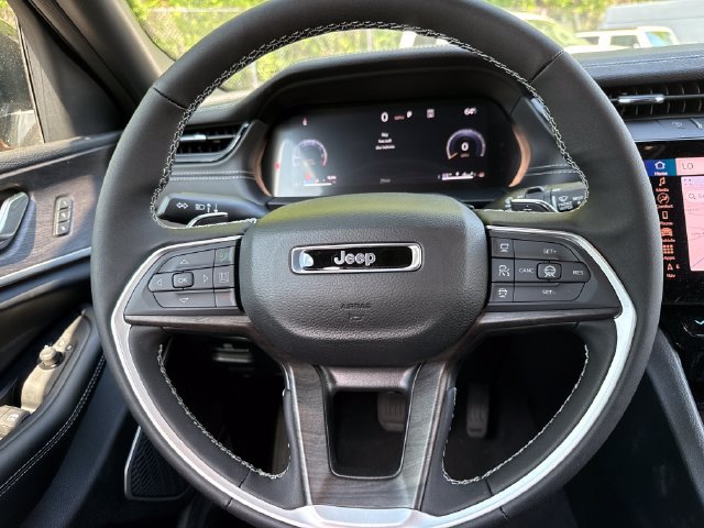 New 2026 Jeep Grand Cherokee L Limited w/ Limited Altitude Package AWD/4WD image 21