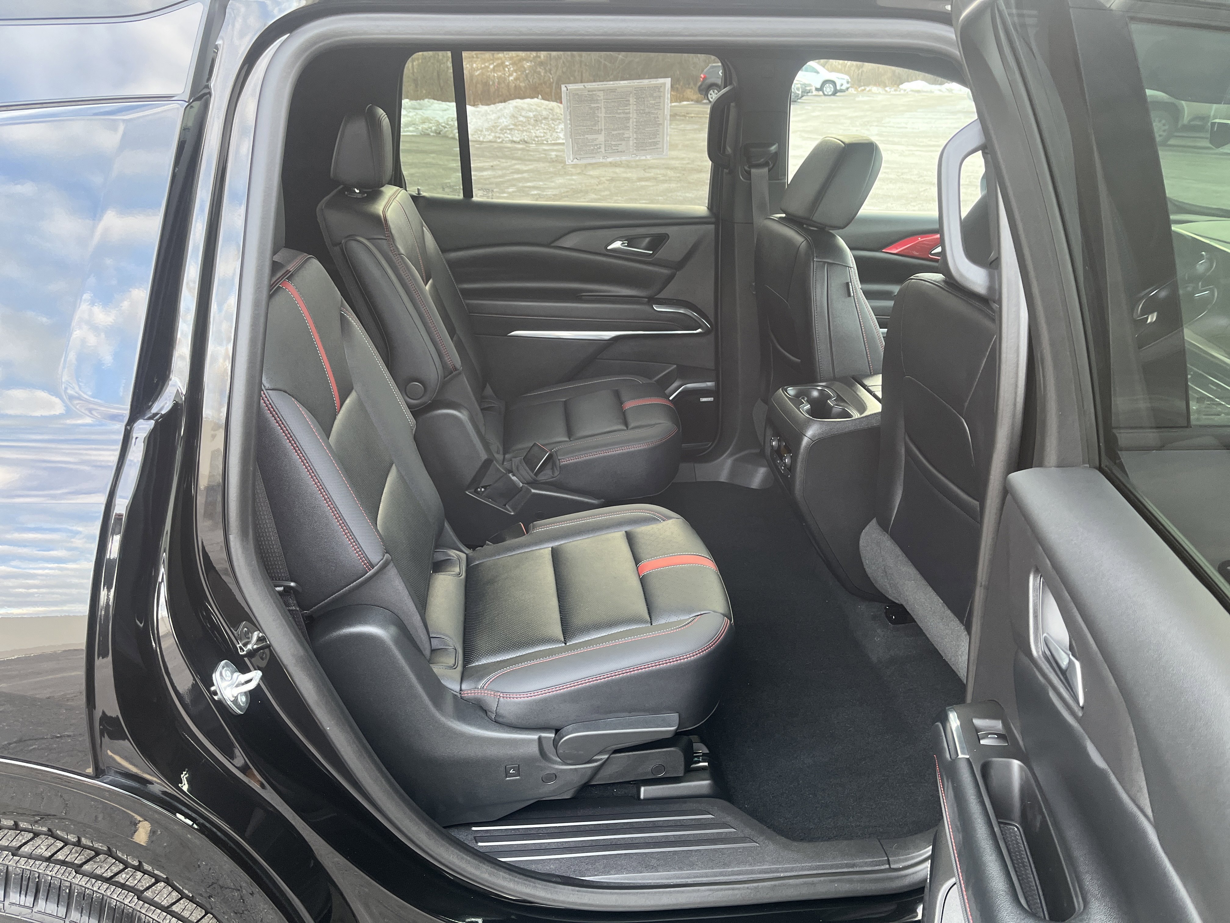 Used 2025 Chevrolet Traverse RS w/ LPO, Floor Liner Package image 16