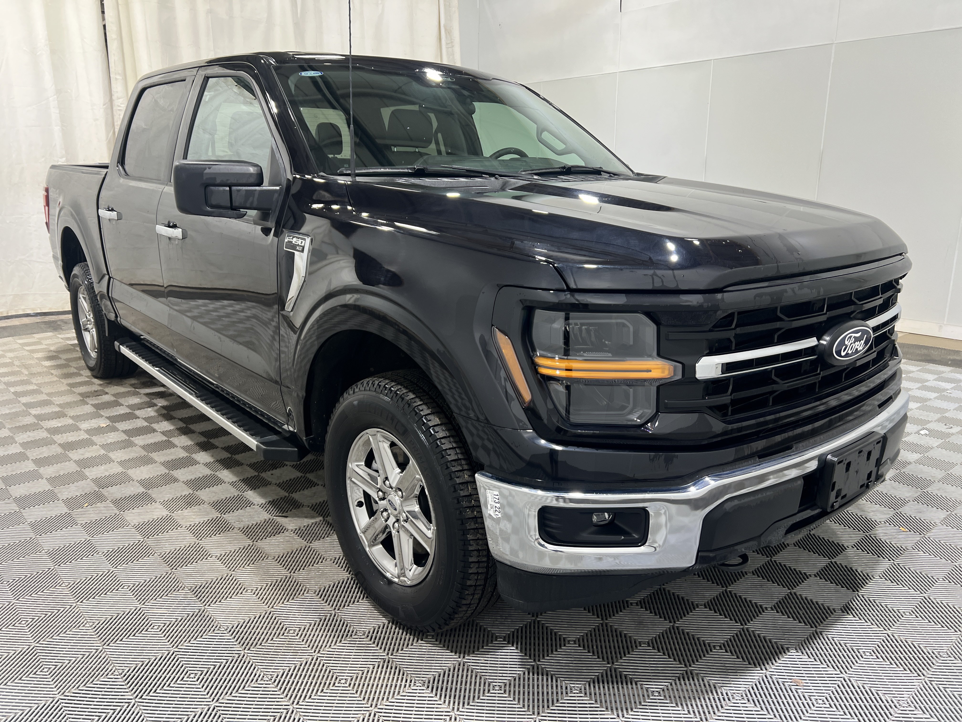 Used 2025 Ford F150 XLT w/ Equipment Group 301A Standard AWD/4WD image 4