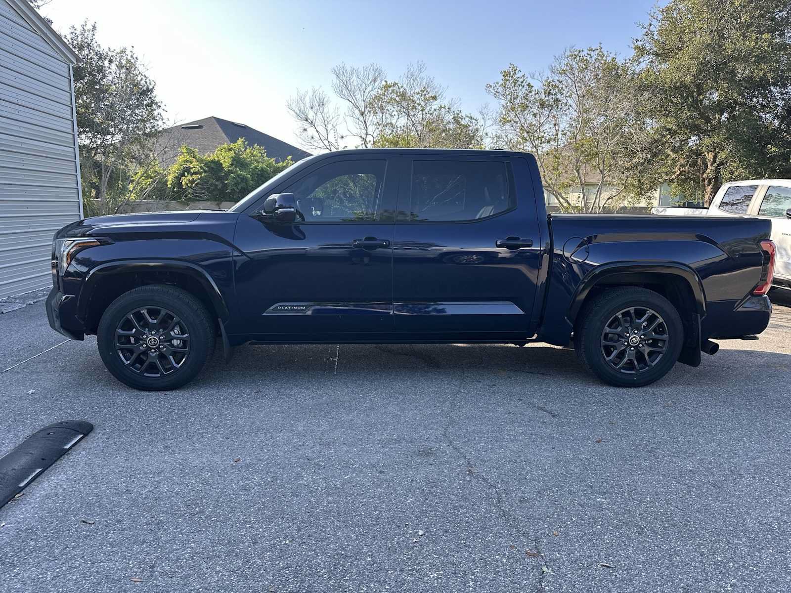 Used 2023 Toyota Tundra Platinum w/ Advanced Package AWD/4WD image 3