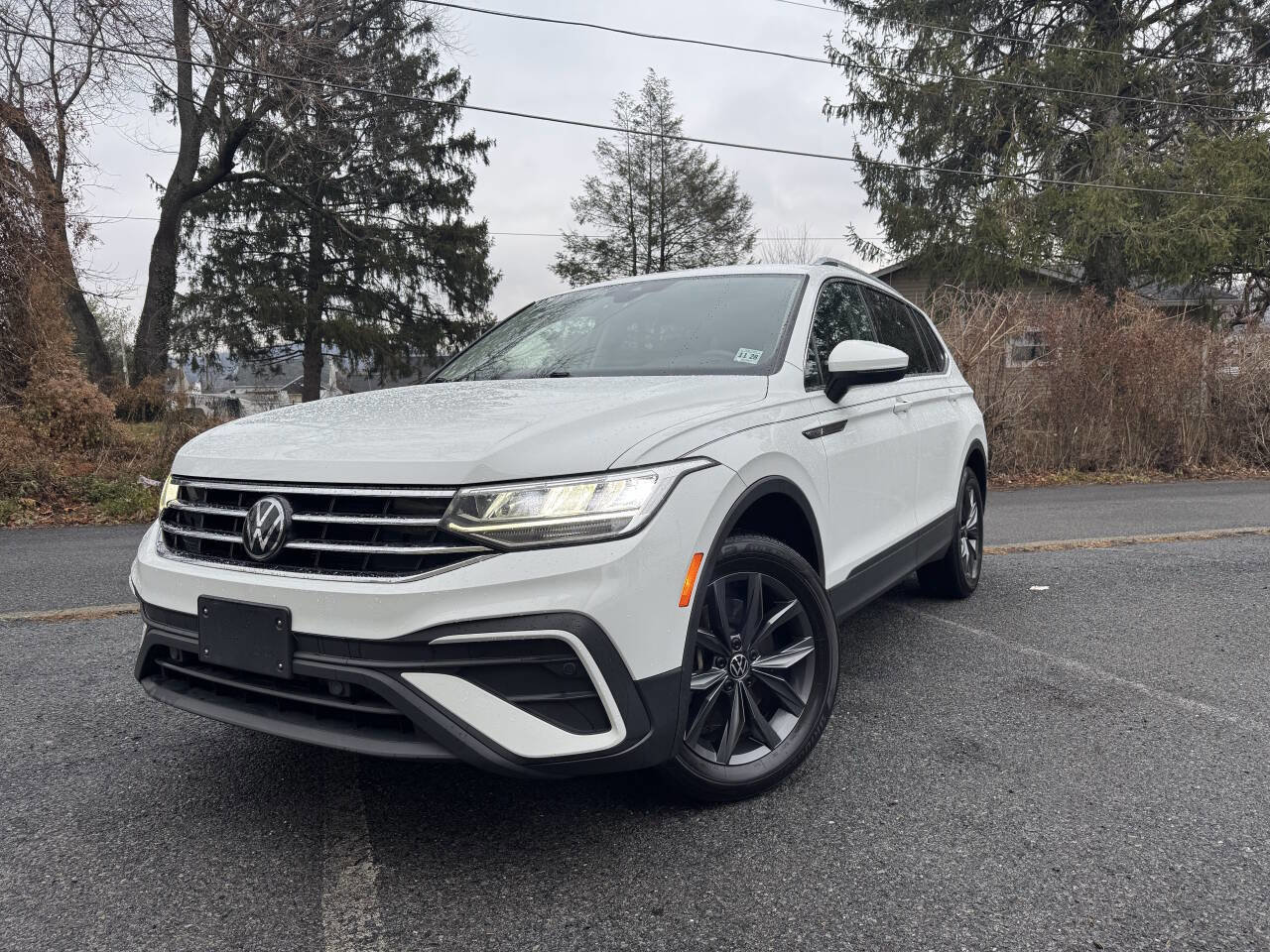 Used 2024 Volkswagen Tiguan SE image 2