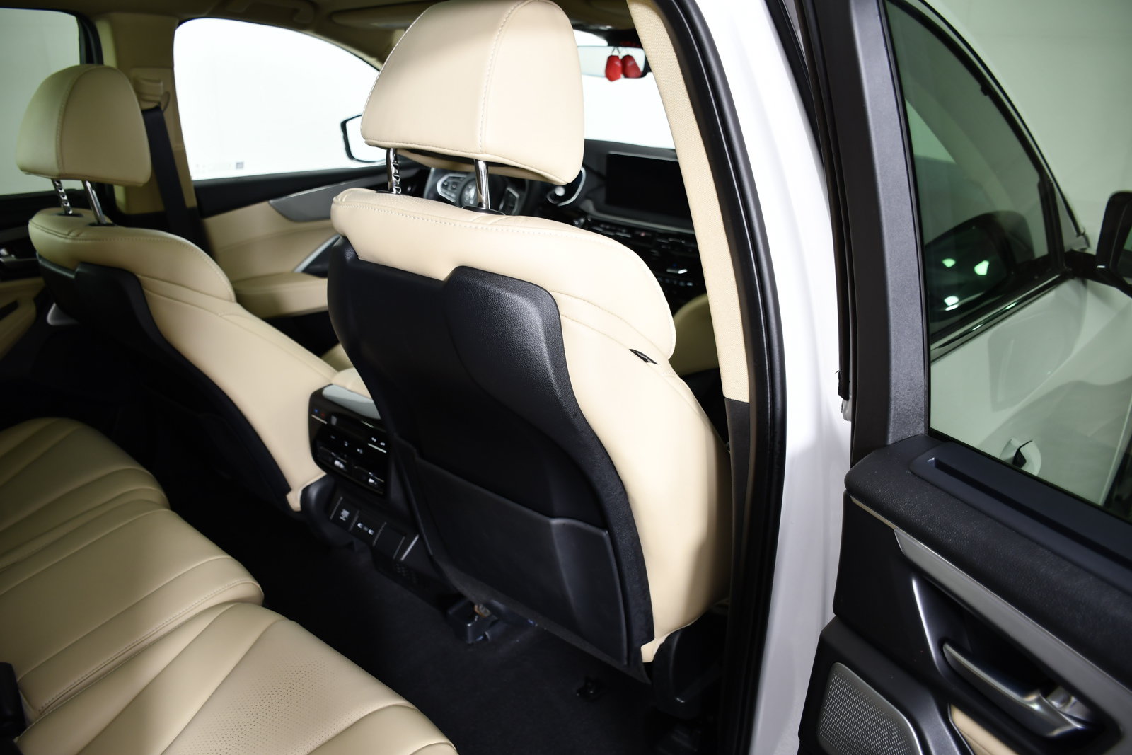 Certified 2025 Acura MDX SH-AWD w/ Technology Package image 44