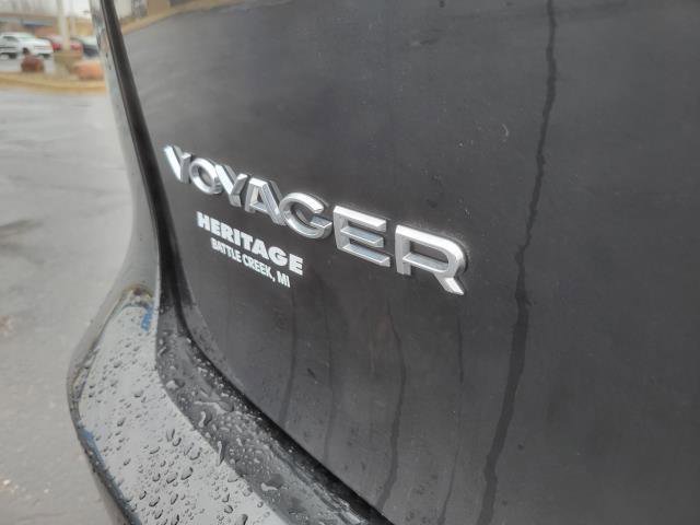 Used 2023 Chrysler Voyager LX image 25