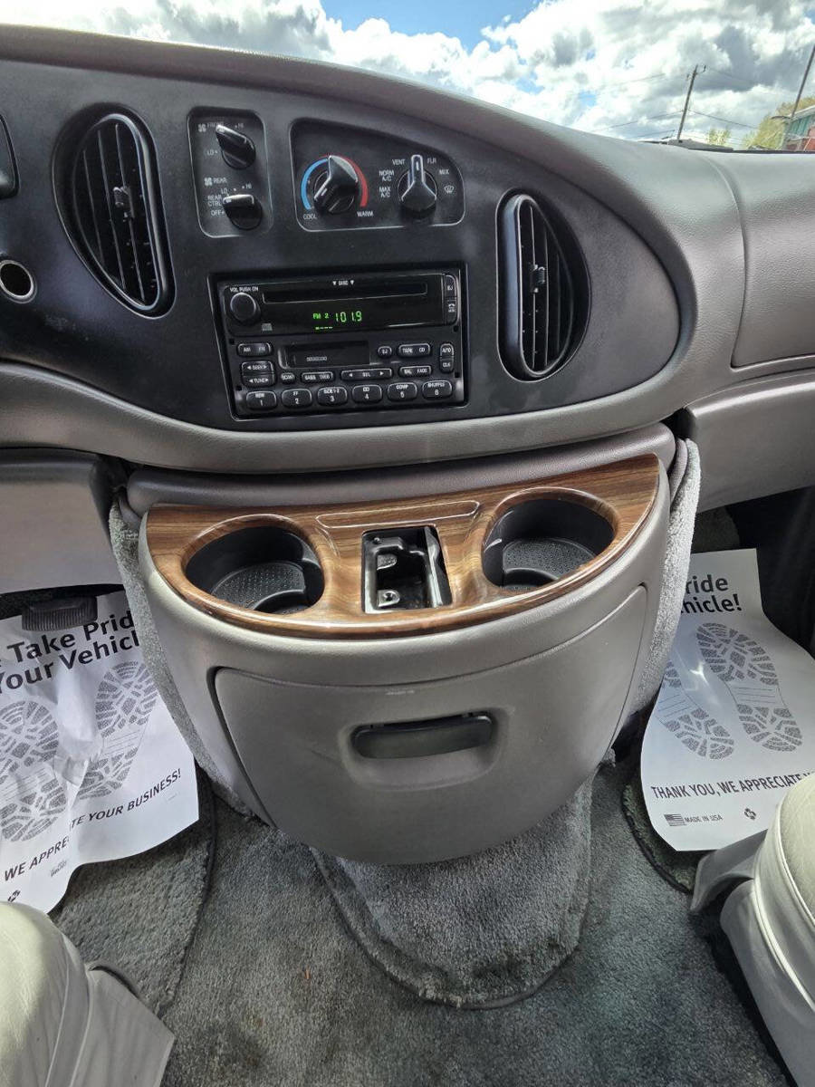 Used 1999 Ford E-150 and Econoline 150 RWD image 19