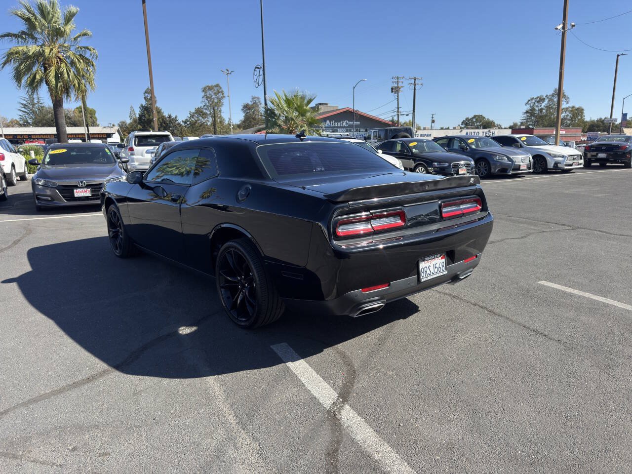 Used 2016 Dodge Challenger R/T w/ Driver Convenience Group RWD image 5