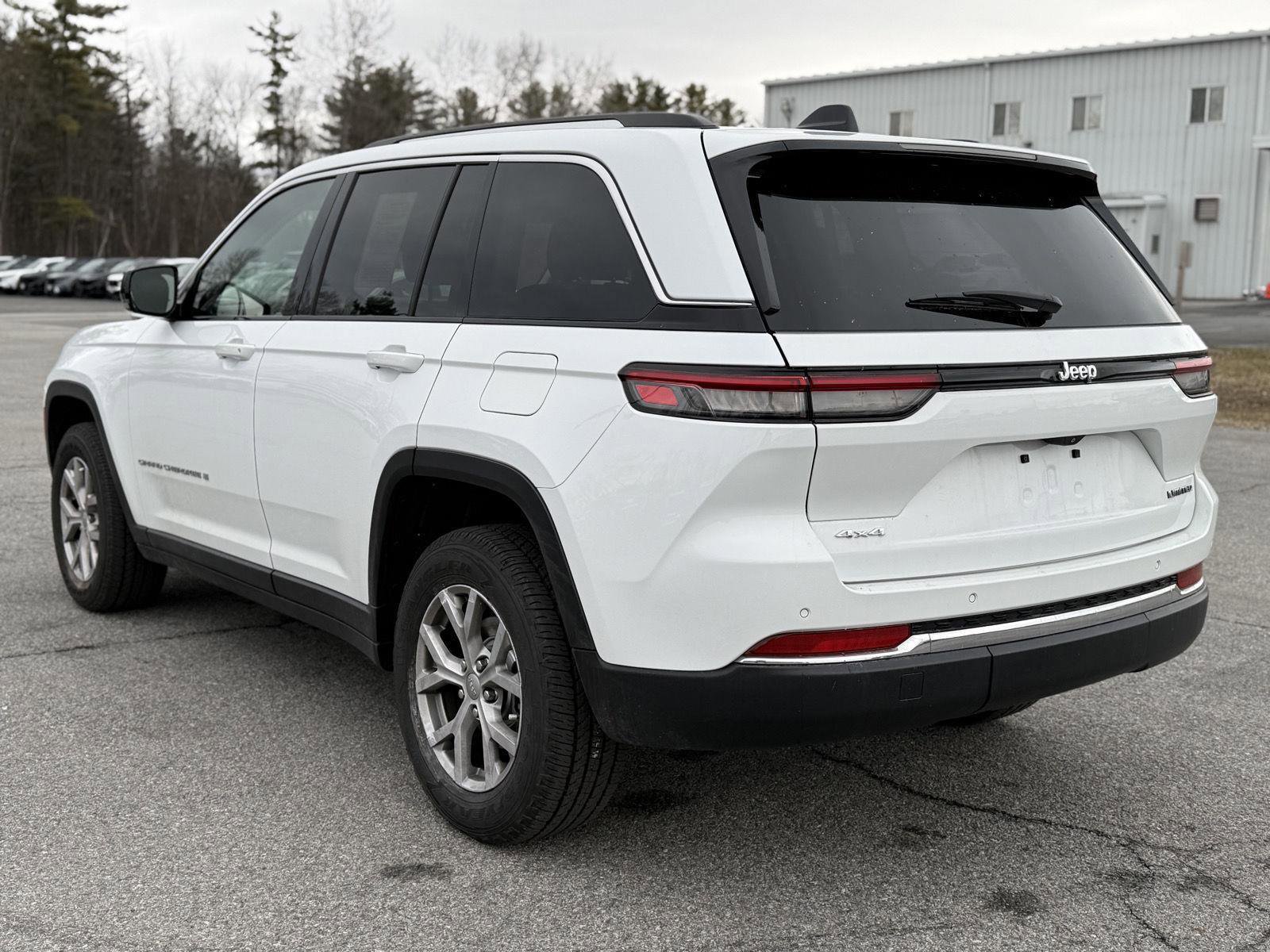 Used 2022 Jeep Grand Cherokee Limited image 7