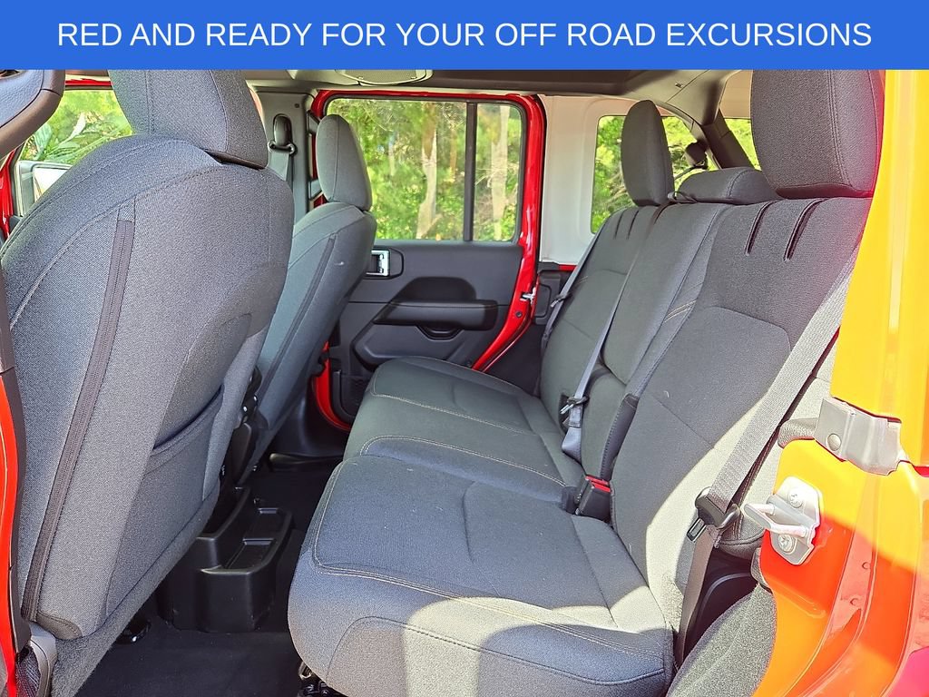 Used 2025 Jeep Wrangler Unlimited Sahara AWD/4WD image 10