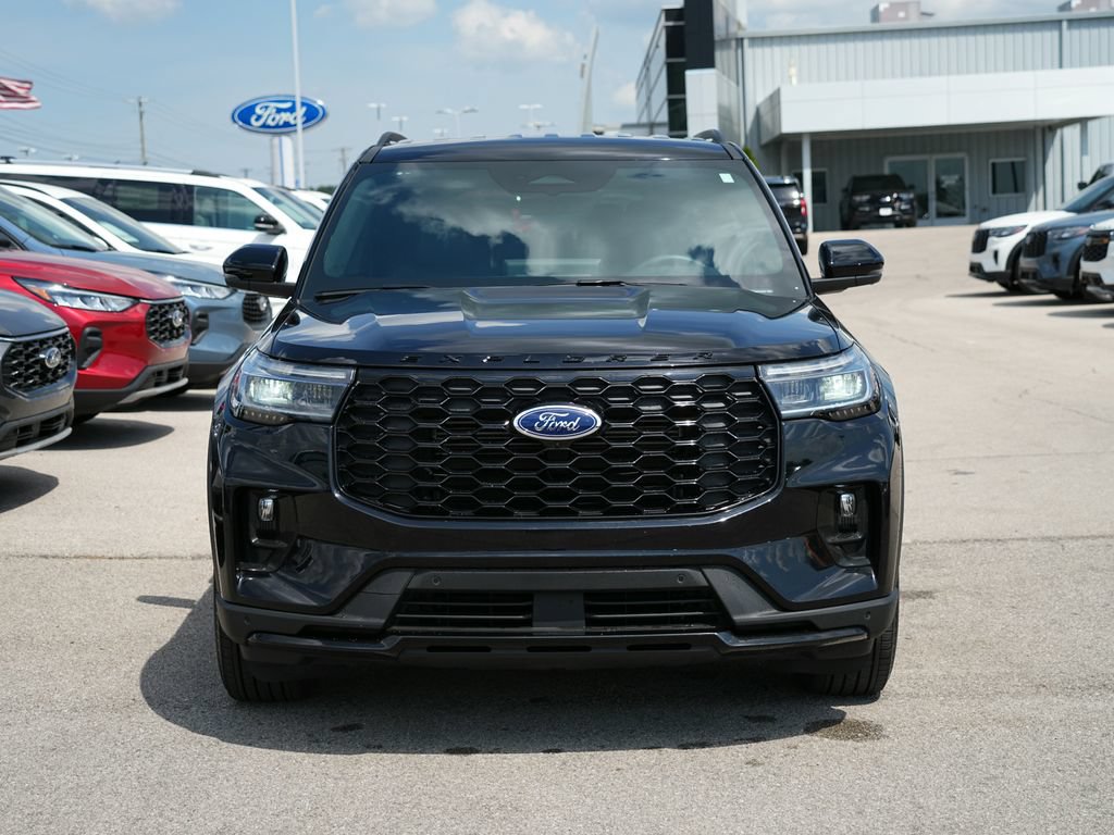 Used 2025 Ford Explorer ST-Line RWD image 2