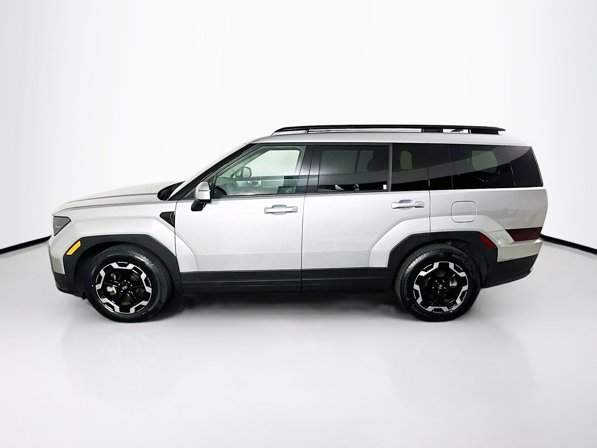 Used 2025 Hyundai Santa Fe SEL FWD image 4