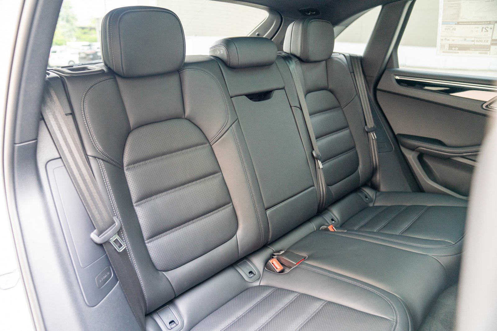 Certified 2025 Porsche Macan image 21