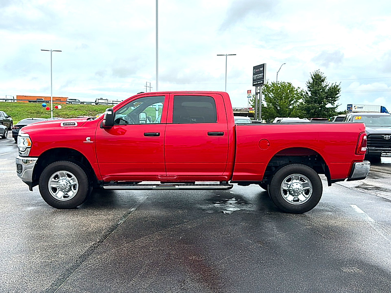 Used 2024 RAM 2500 Tradesman w/ Chrome Appearance Group AWD/4WD image 5