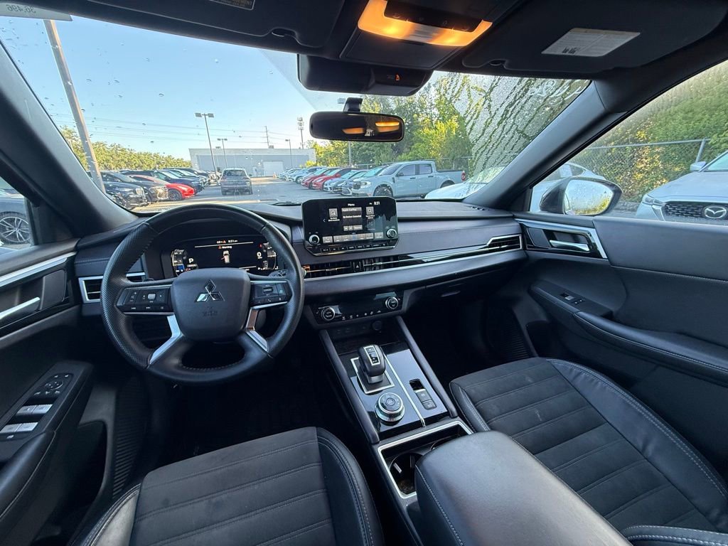 Used 2023 Mitsubishi Outlander SE image 19