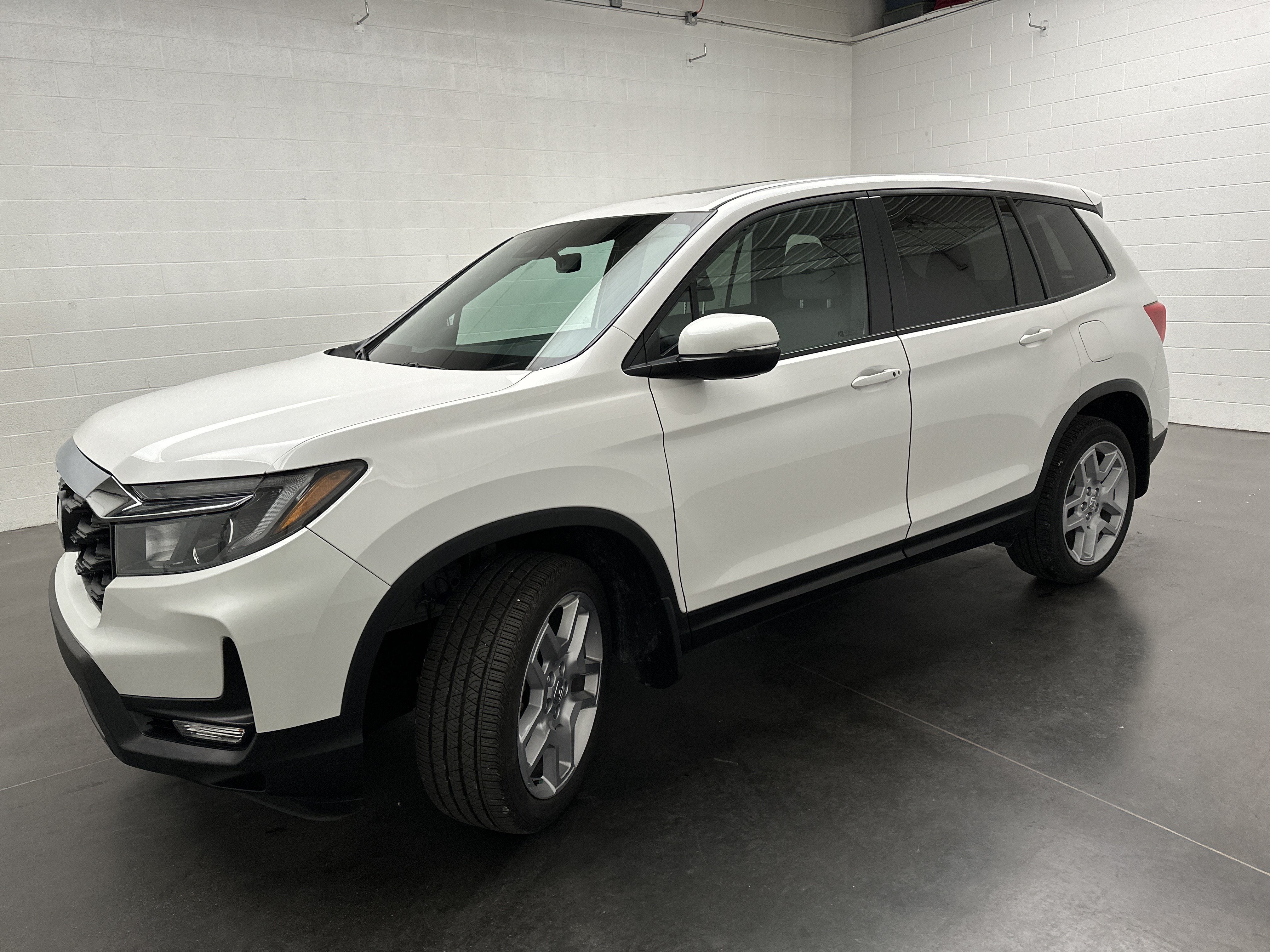 Used 2024 Honda Passport EX-L image 4