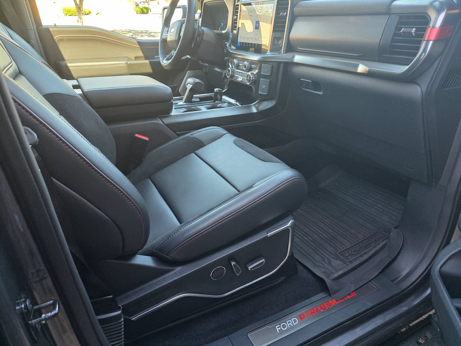 Used 2025 Ford F150 Raptor AWD/4WD image 28
