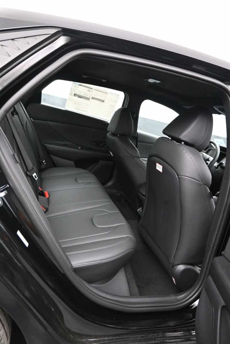 New 2026 Hyundai Elantra SEL Sport FWD image 12