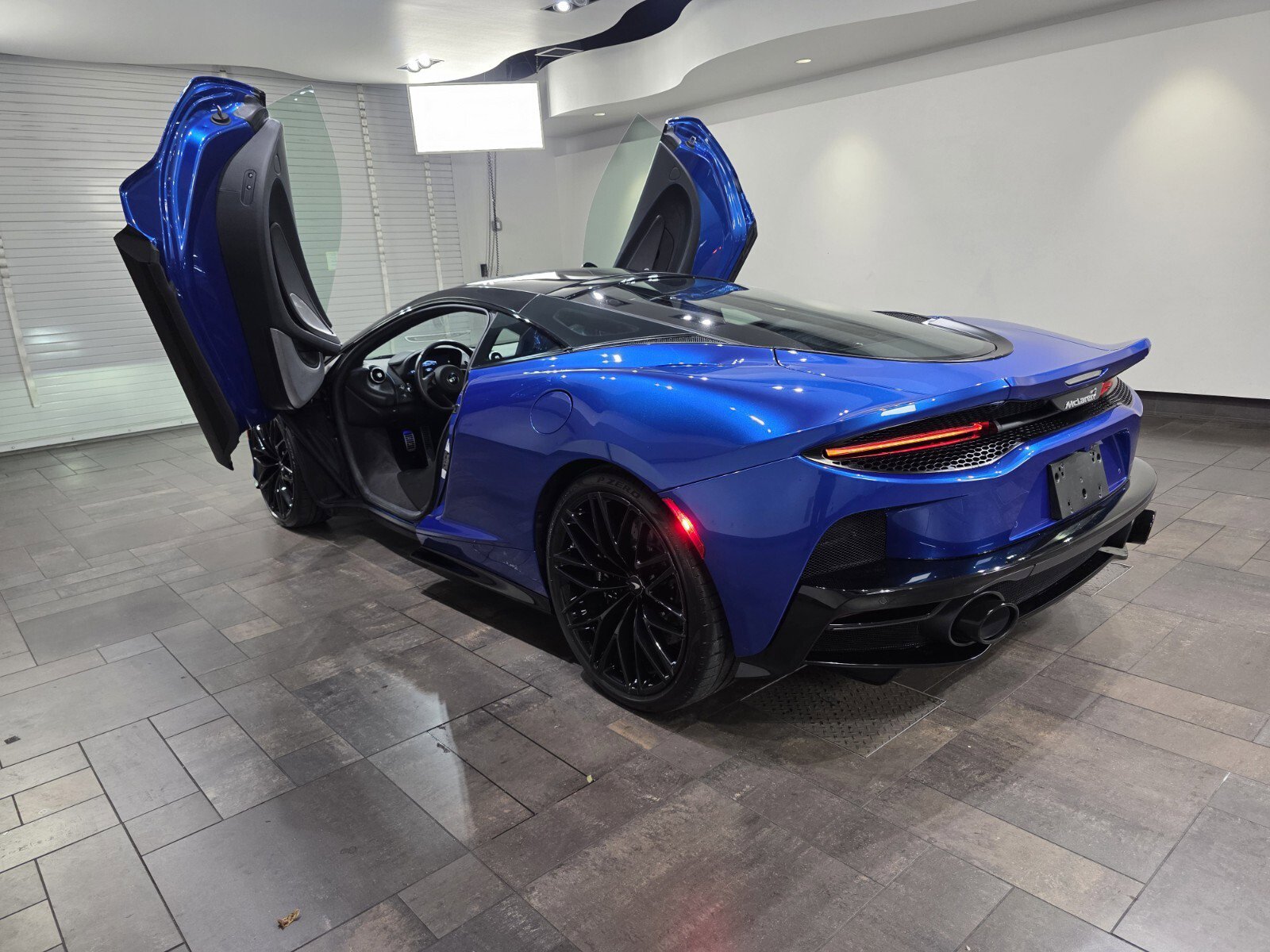 Used 2023 McLaren GT image 22