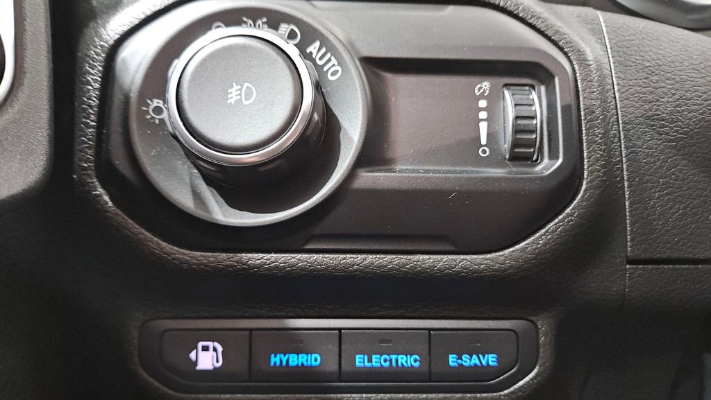 Used 2023 Jeep Wrangler Unlimited Sahara w/ Cold Weather Group image 20