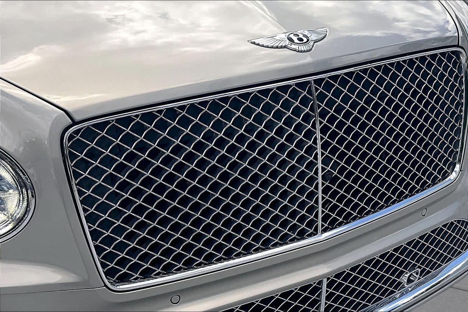 Used 2022 Bentley Bentayga AWD/4WD image 29