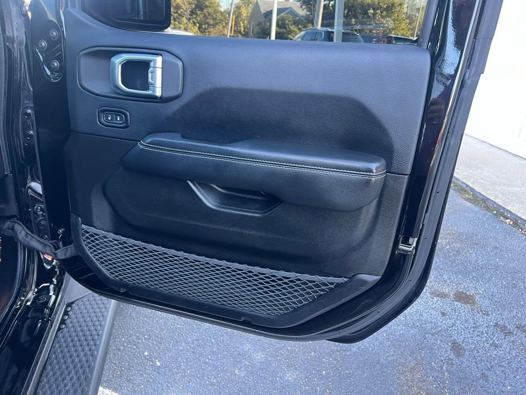 Used 2019 Jeep Wrangler Unlimited Sahara image 26