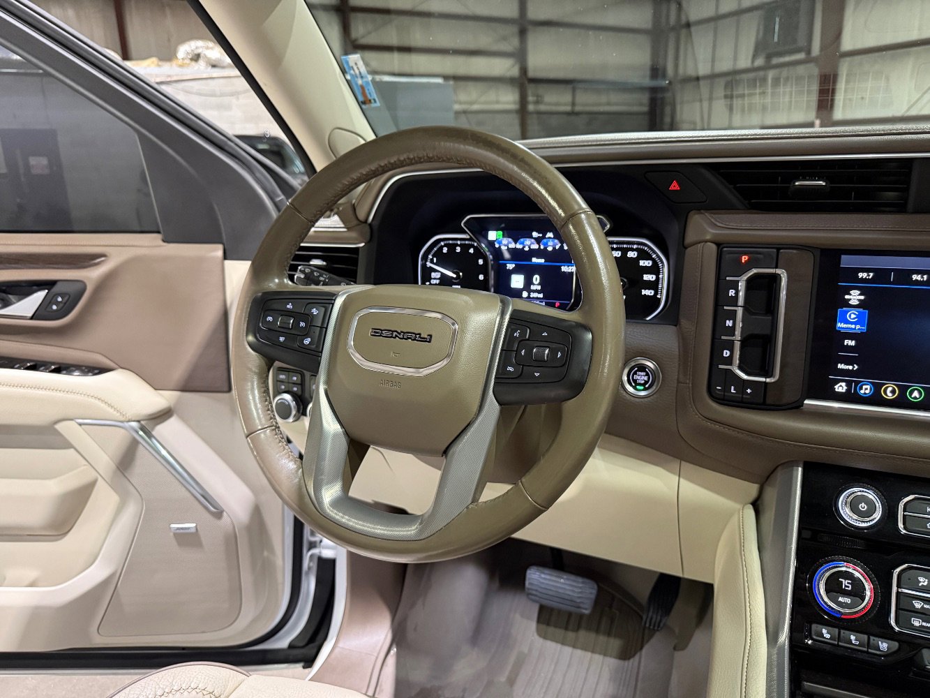 Used 2021 GMC Yukon XL Denali w/ Denali Premium Package image 37