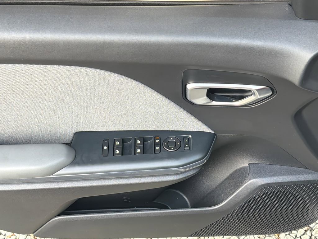 Used 2025 Kia K4 EX image 3