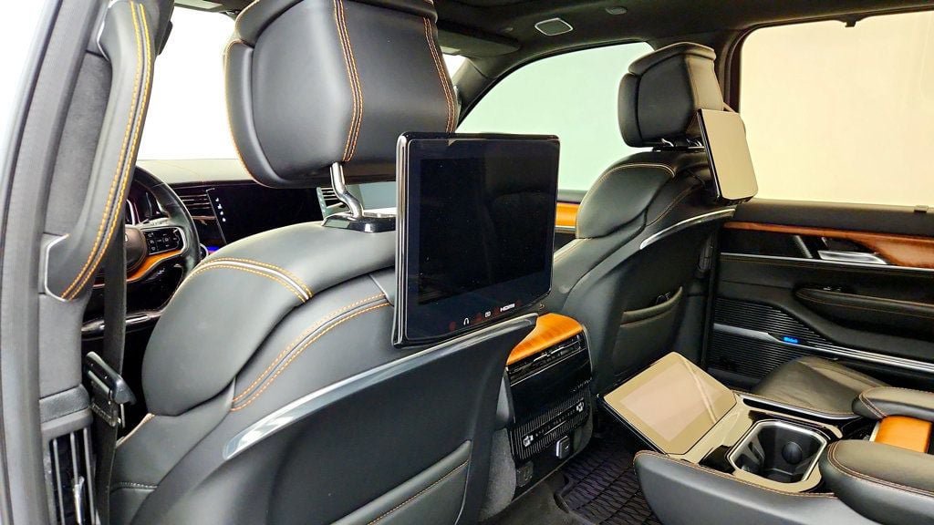 Used 2022 Jeep Grand Wagoneer Series III w/ Rear Seat Video Group 1 AWD/4WD image 20