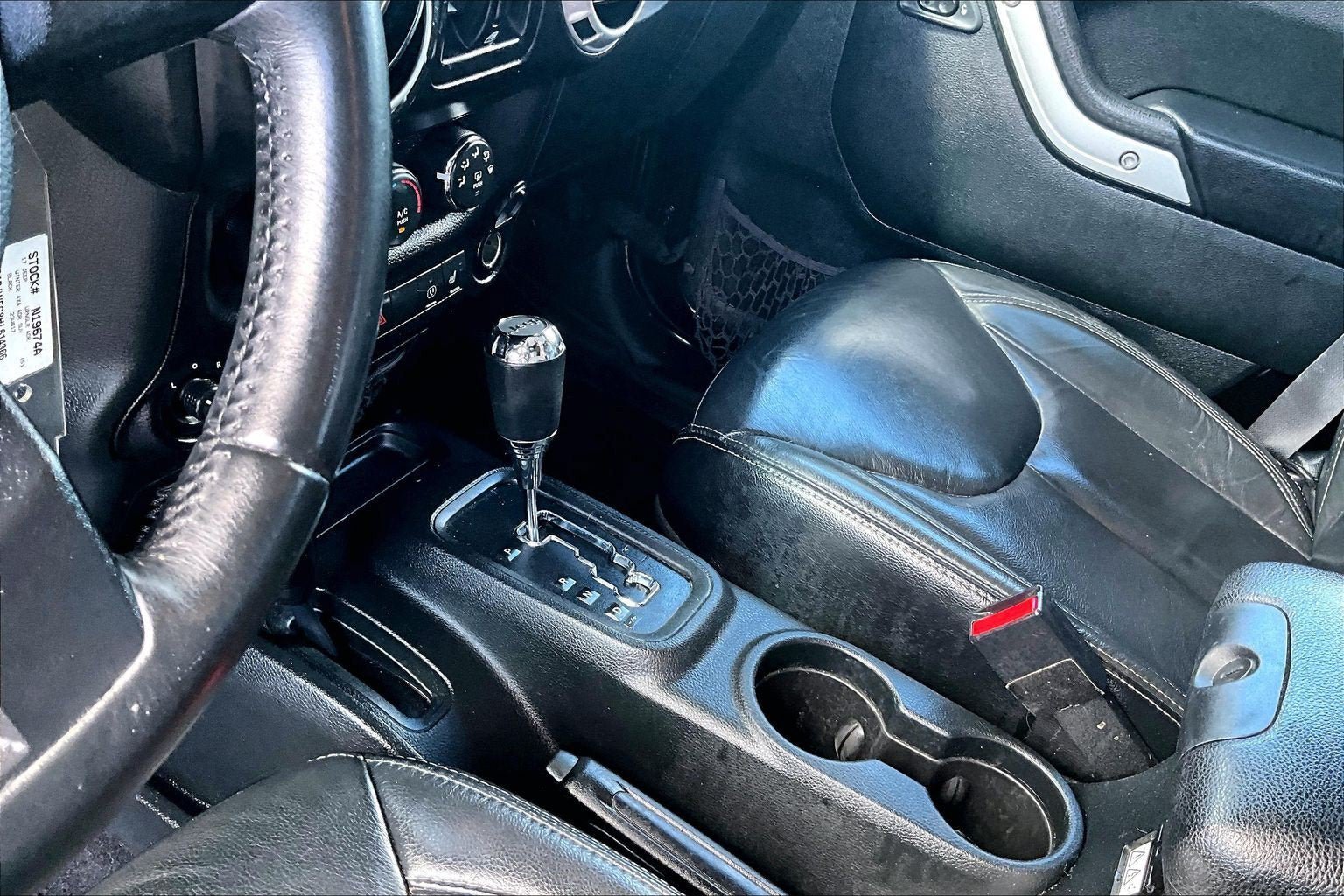 Used 2017 Jeep Wrangler Unlimited Sahara w/ Connectivity Group AWD/4WD image 15