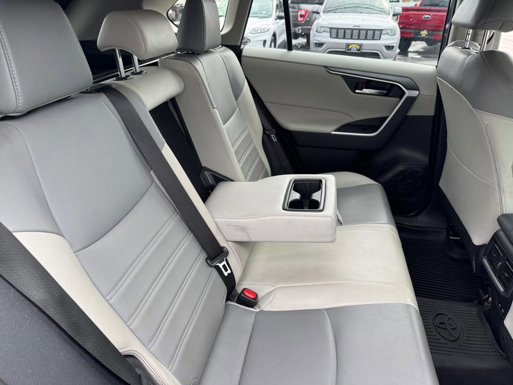 Used 2022 Toyota RAV4 XLE Premium image 24