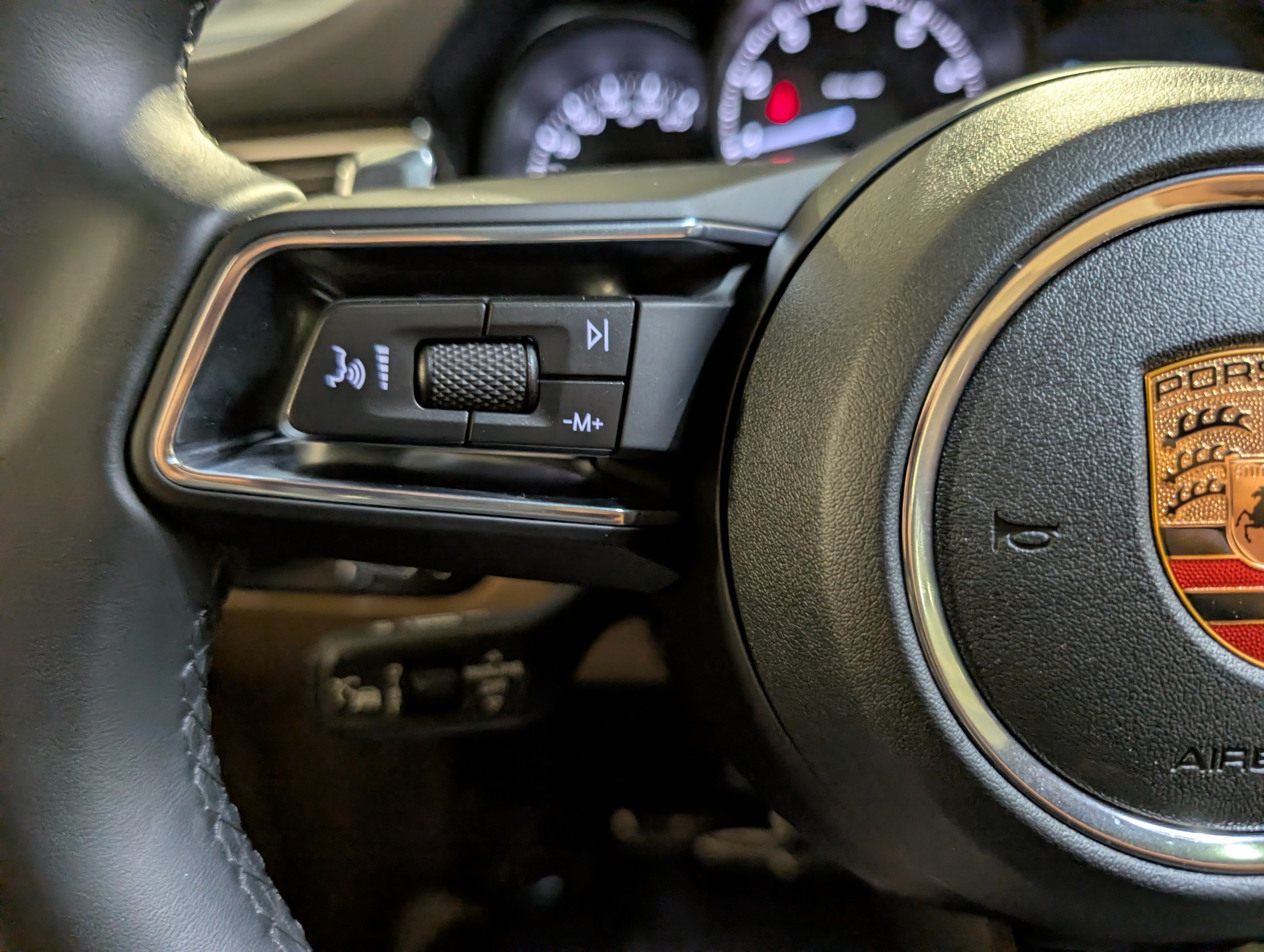 Certified 2026 Porsche Macan AWD/4WD image 27
