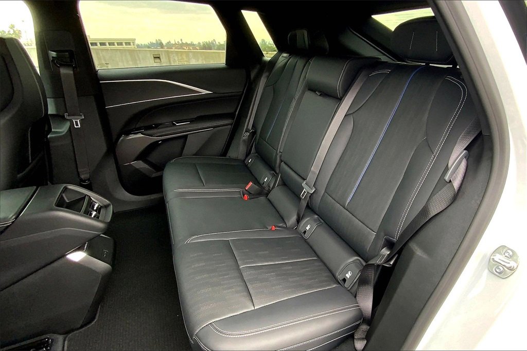 Used 2025 Cadillac Lyriq Sport image 29