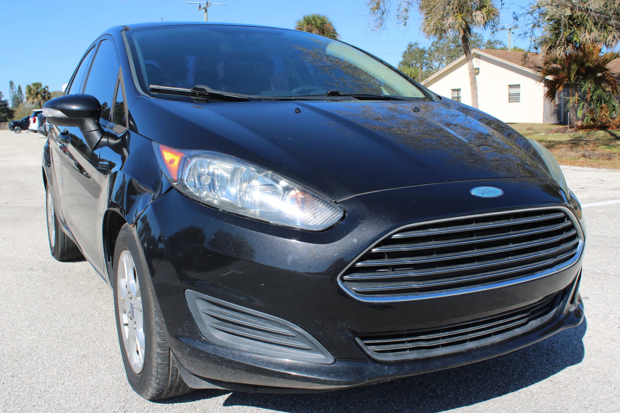 Used 2015 Ford Fiesta SE image 2