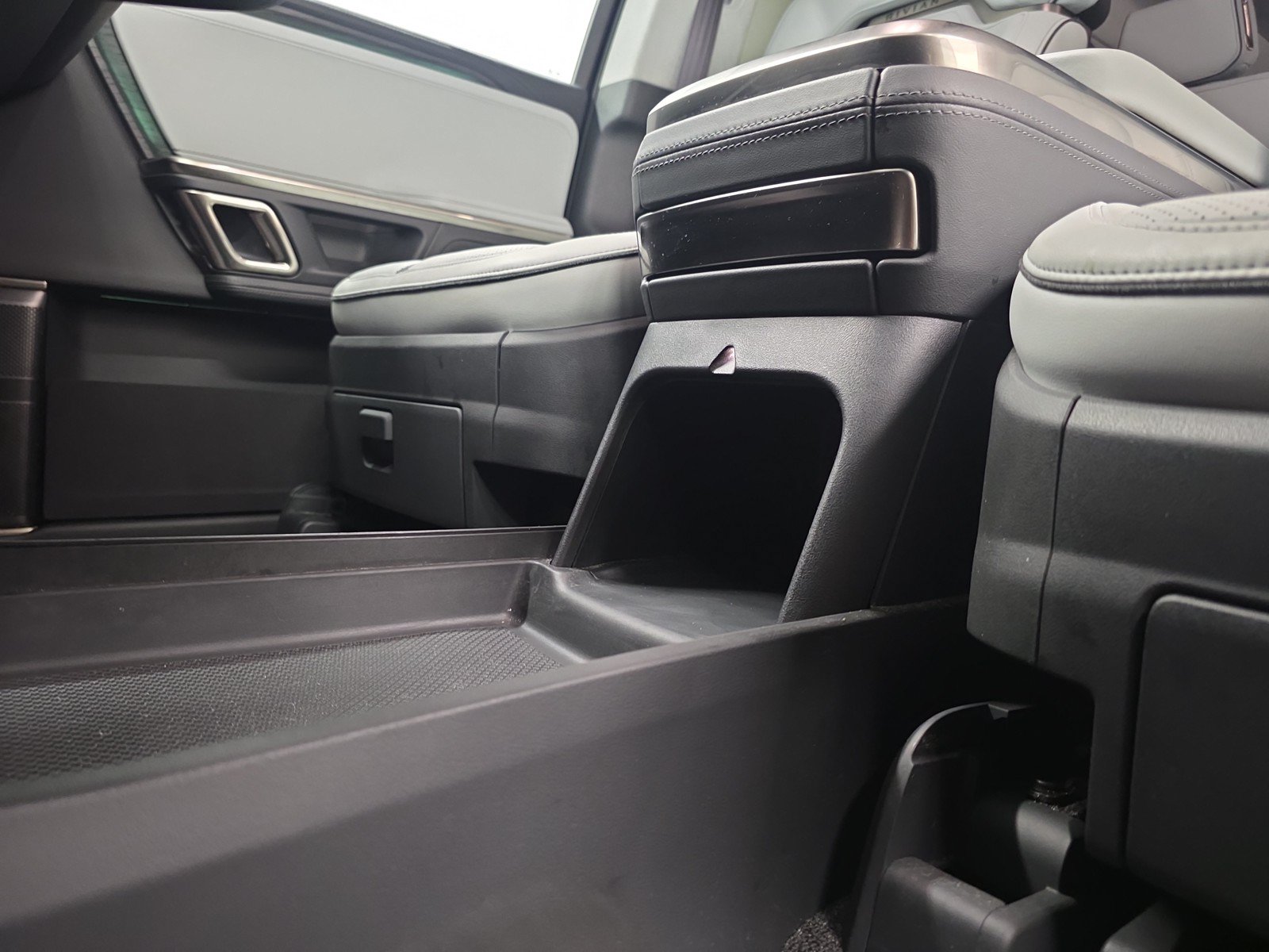 Used 2023 Rivian R1S Launch Edition AWD/4WD image 33