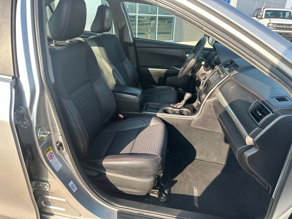 Used 2015 Toyota Camry SE FWD image 26