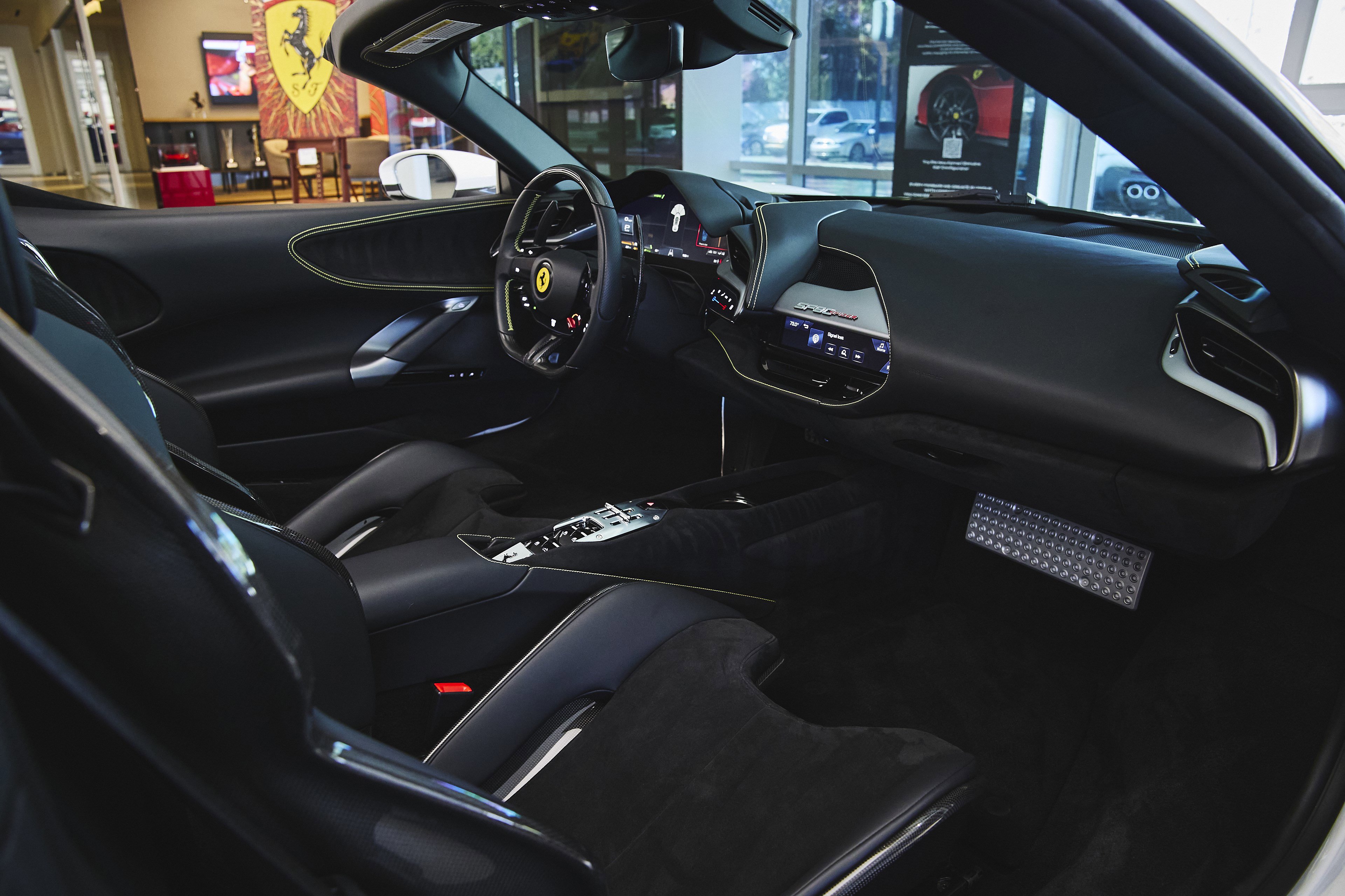 Used 2024 Ferrari SF90 Spider image 38