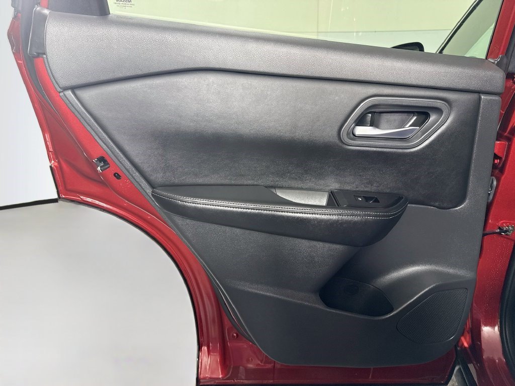 Used 2026 Nissan Rogue SV FWD image 25