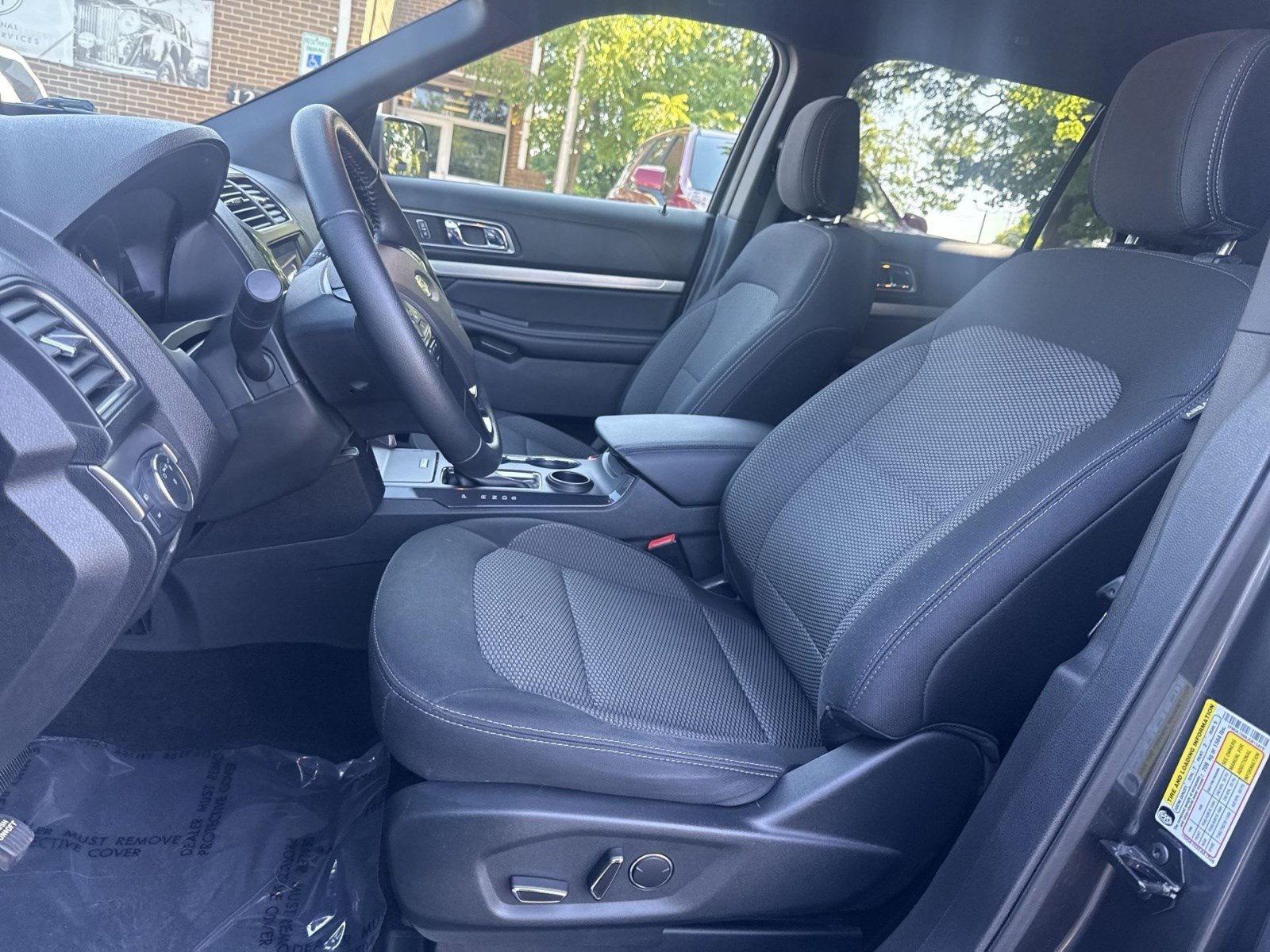 Used 2018 Ford Explorer XLT w/ Equipment Group 201A FWD image 13