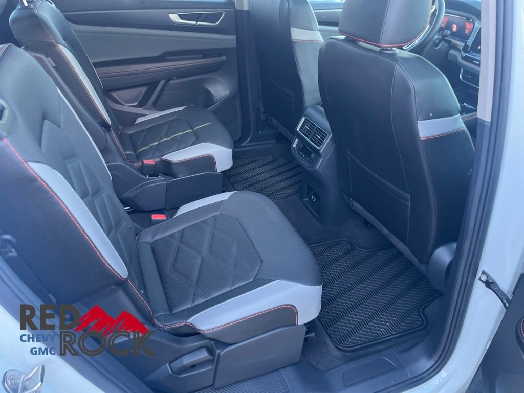 Used 2025 Volkswagen Atlas Peak Edition SE AWD/4WD image 13