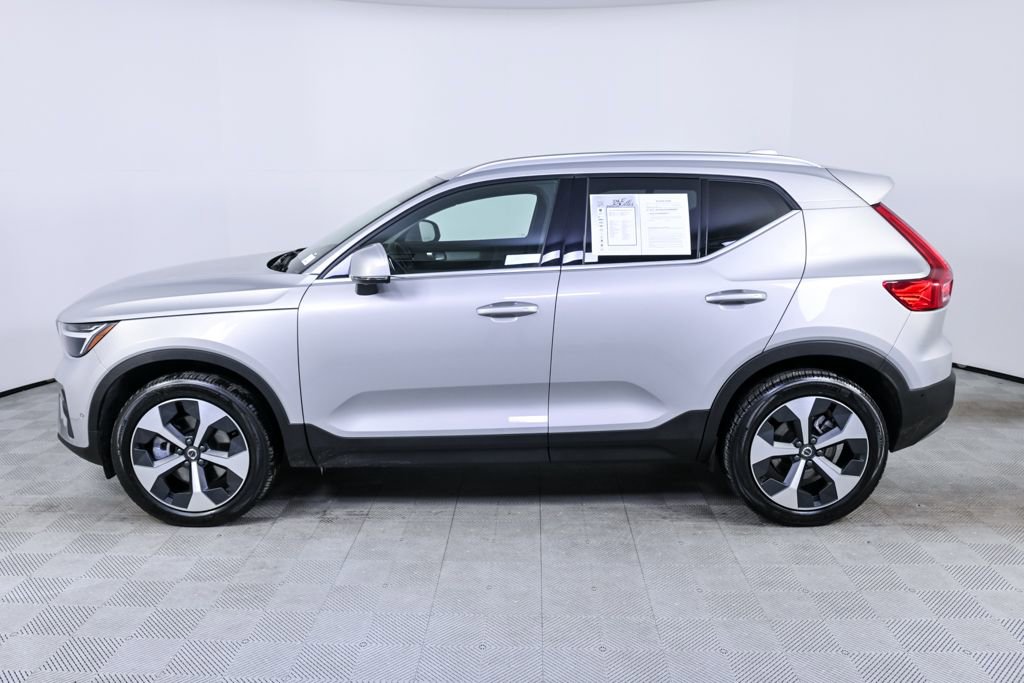 Certified 2025 Volvo XC40 B5 Plus image 2