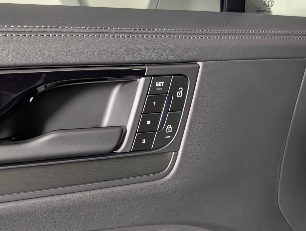 Certified 2025 Porsche Cayenne GTS AWD/4WD image 26