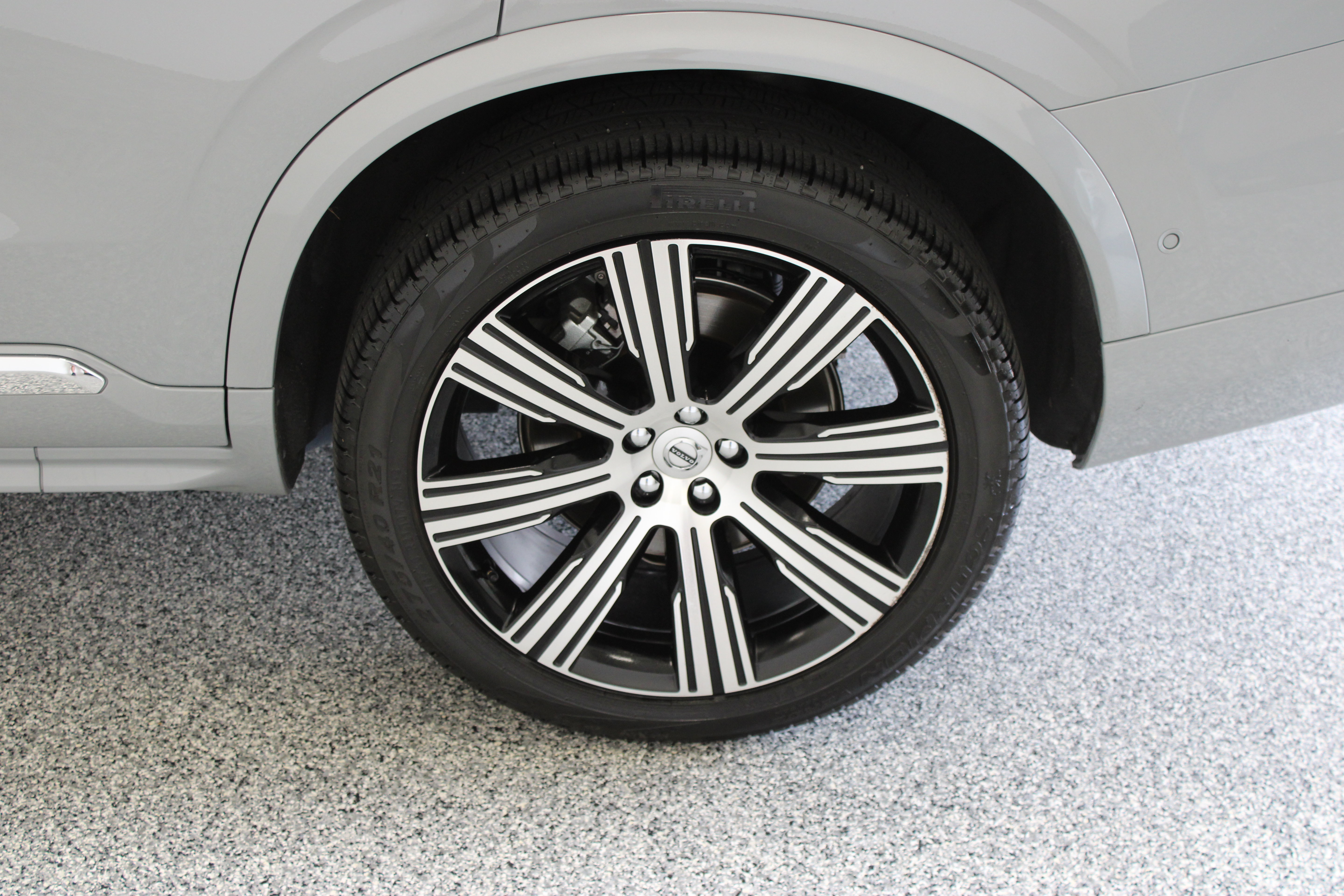 Used 2025 Volvo XC90 B6 Ultra w/ Protection Package Premier AWD/4WD image 10