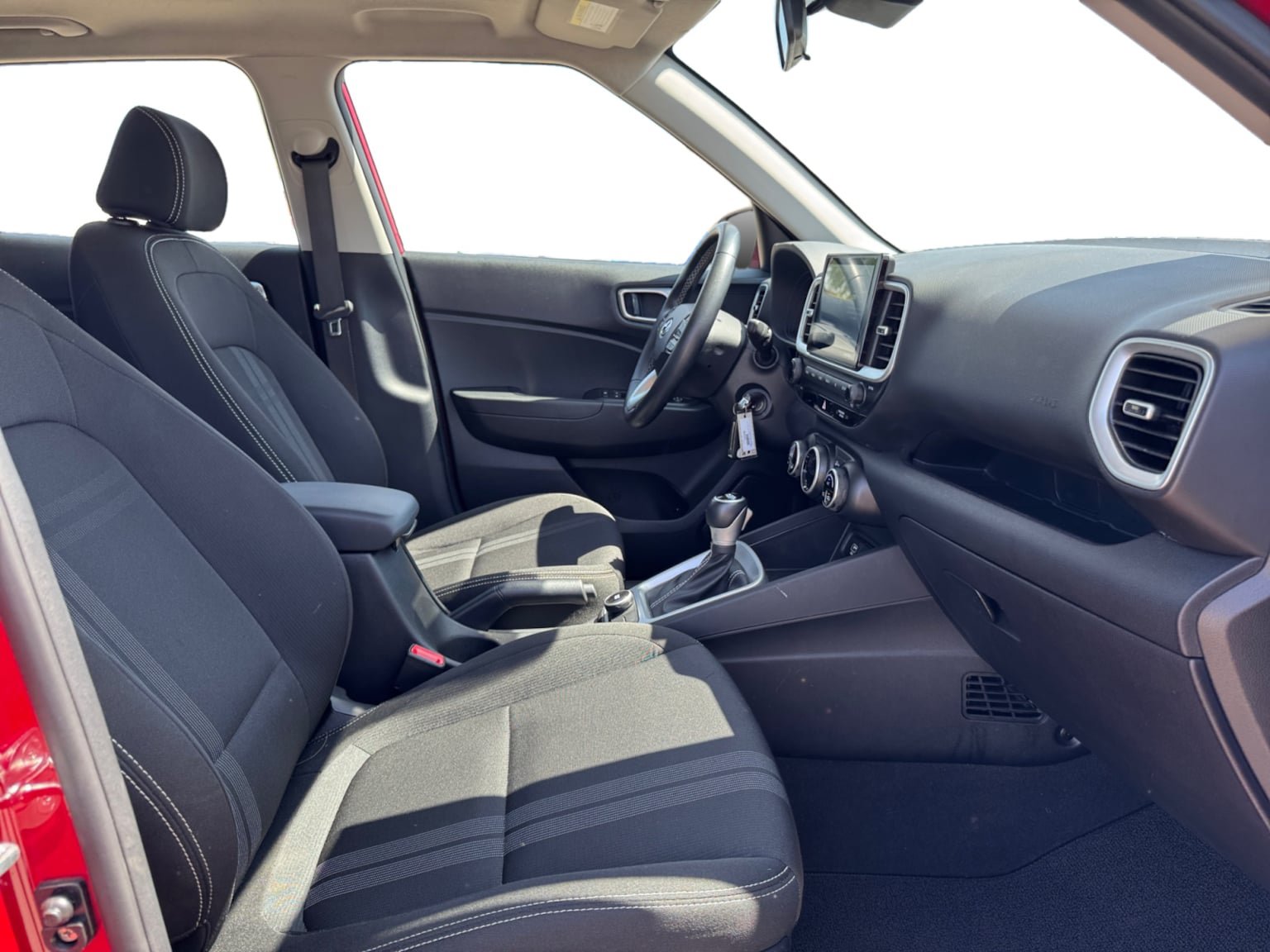 Used 2023 Hyundai Venue SEL FWD image 17