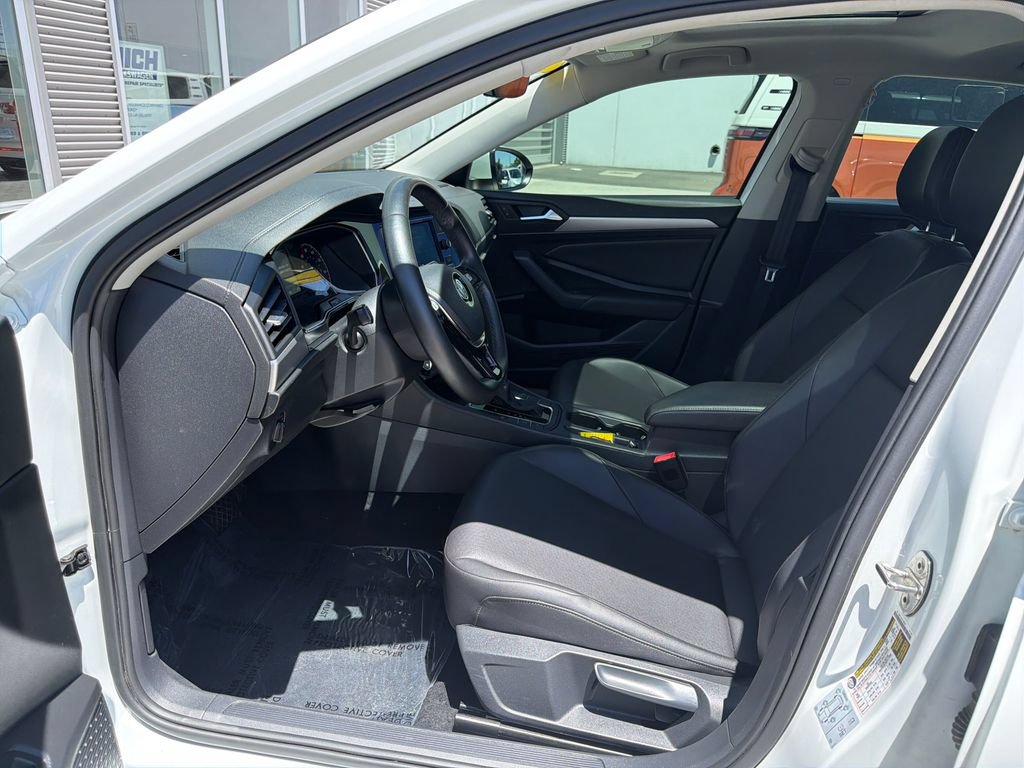 Used 2019 Volkswagen Jetta SE w/ Cold Weather Package FWD image 10